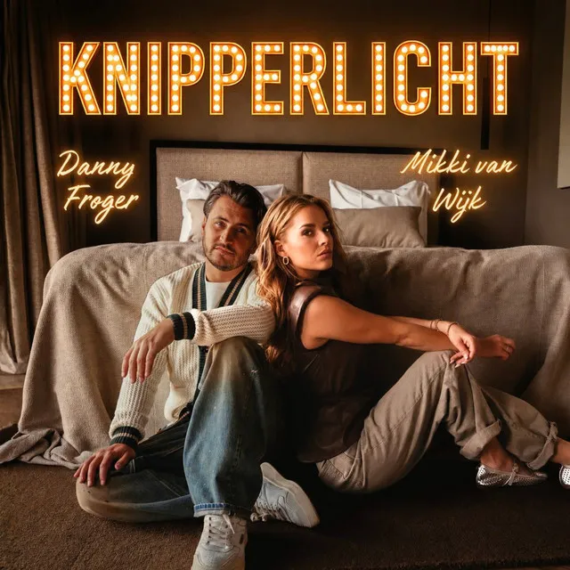 Danny Froger & Mikki van Wijk - Knipperlicht